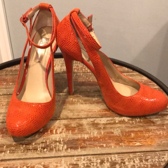 Orange leather alligator/snake print heels - Picture 3 of 4
